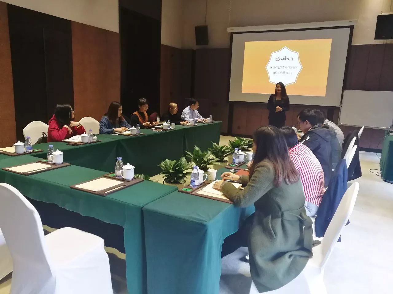 ���³�������Ůʿ����